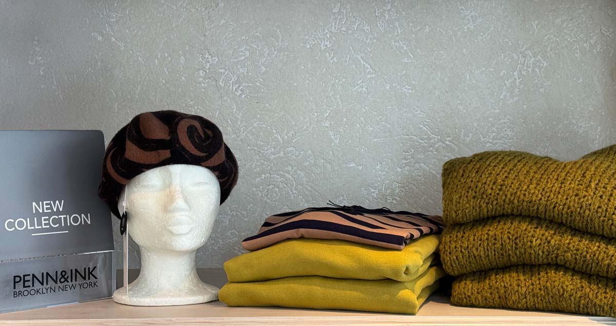 Neue Accessories wie z. B. Taschen passend zur Damenmode aus der Frühjahrs-/Sommerkollektion 2025